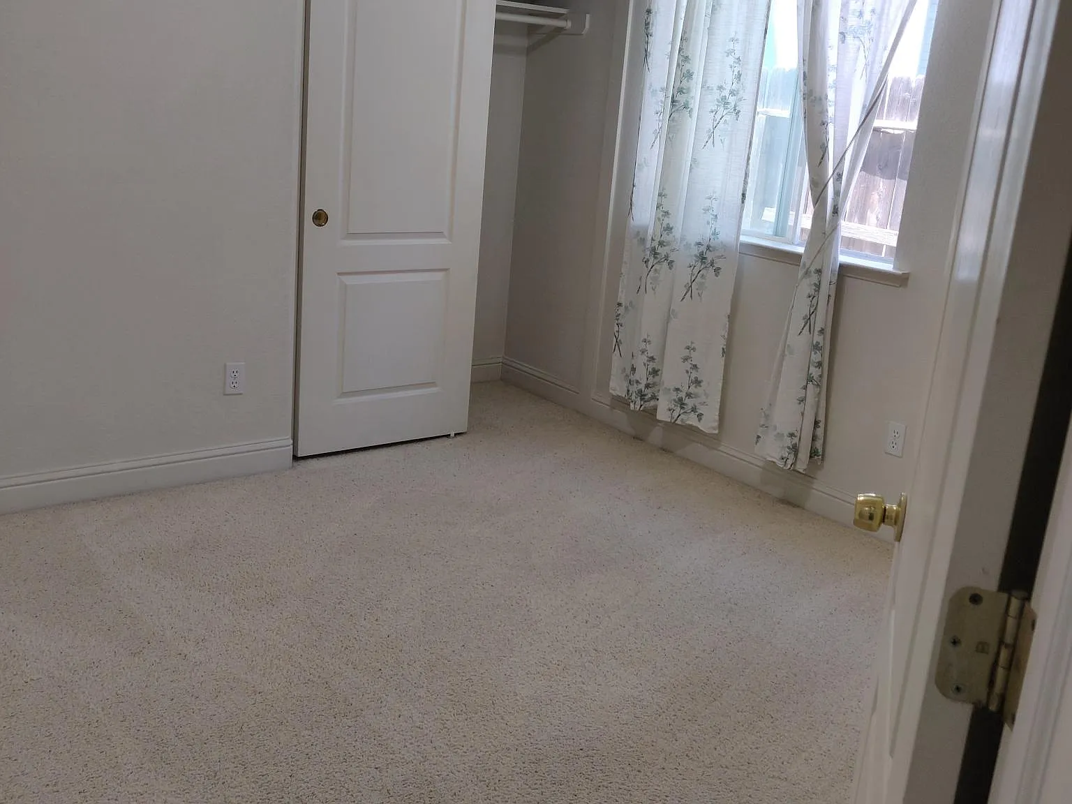 1826 N Holly Avenue — Photo 3
