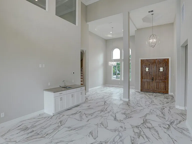 502 Amalfi Dr — Photo 7
