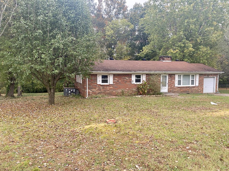 2nd image of 426 Pinecrest St