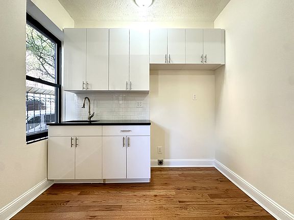 4th image of 300 Fort Washington Ave APT K2
