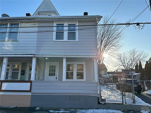 2nd image of 1418 Newport Ave
