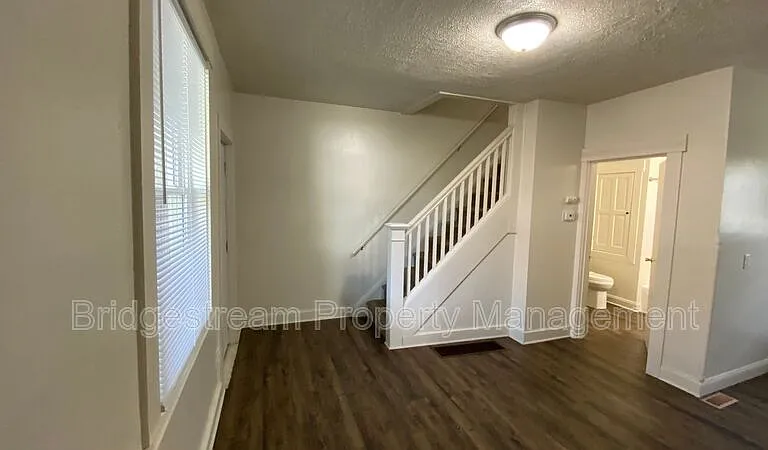 14 Nassau St — Photo 6