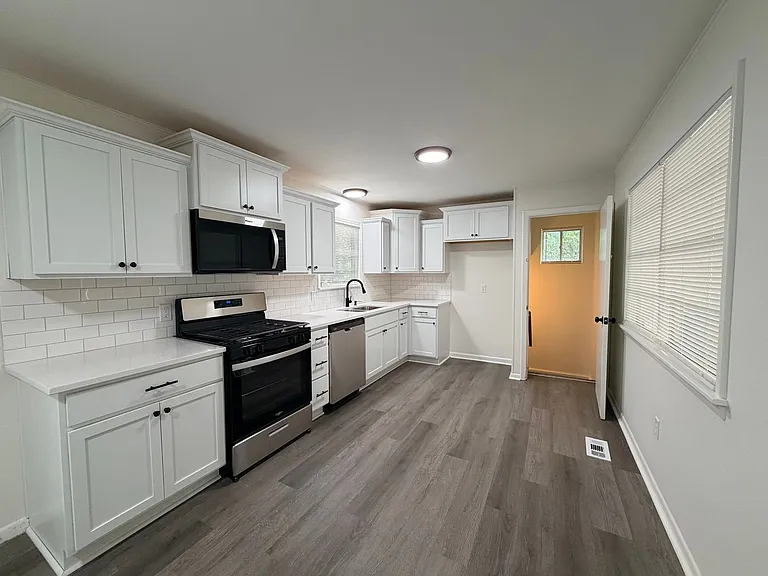 4700 N Vine St — Photo 6