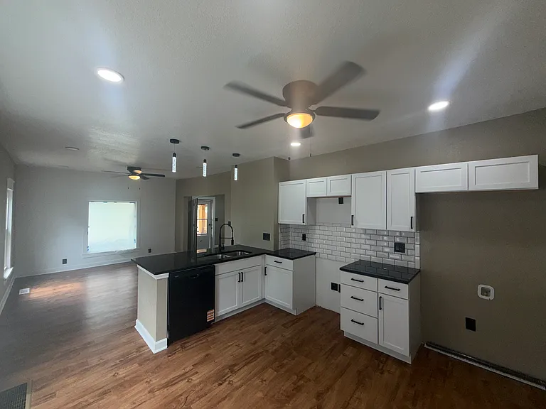 4123 Woodland Ave — Photo 5