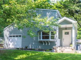 22 Ardena Rd, Hewitt, NJ 07421