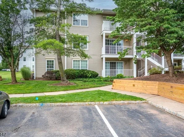 57 Lindsey Ct, Franklin Park, NJ 08823