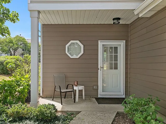 600 Woodhaven Dr — Photo 3