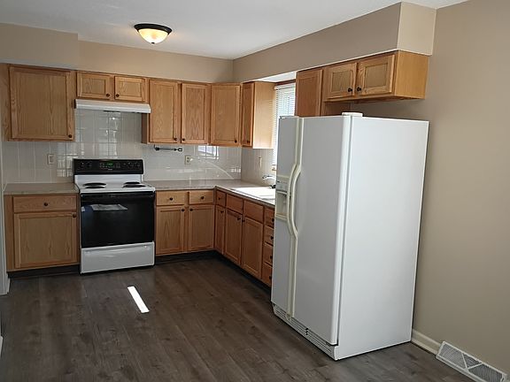 4th image of 2710 NE Park St