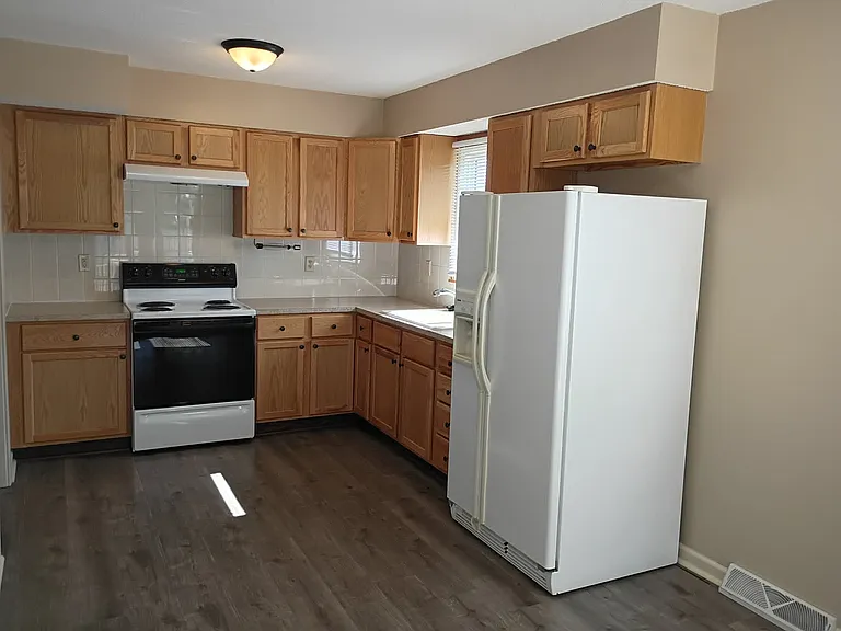 2710 NE Park St — Photo 4