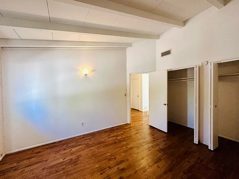 Swan Court Apartments - 1 and 2 Bedroom Homes! — Photo 16
