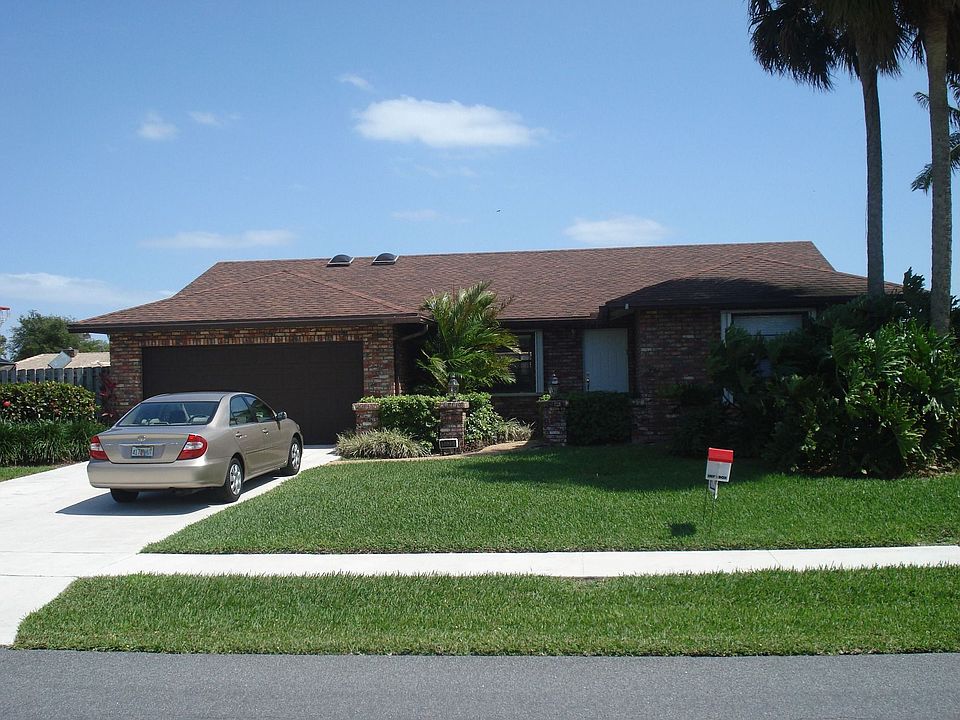 4/2 Oversize lot on lake!