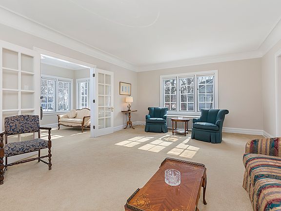 3rd image of 902 Park Ave
