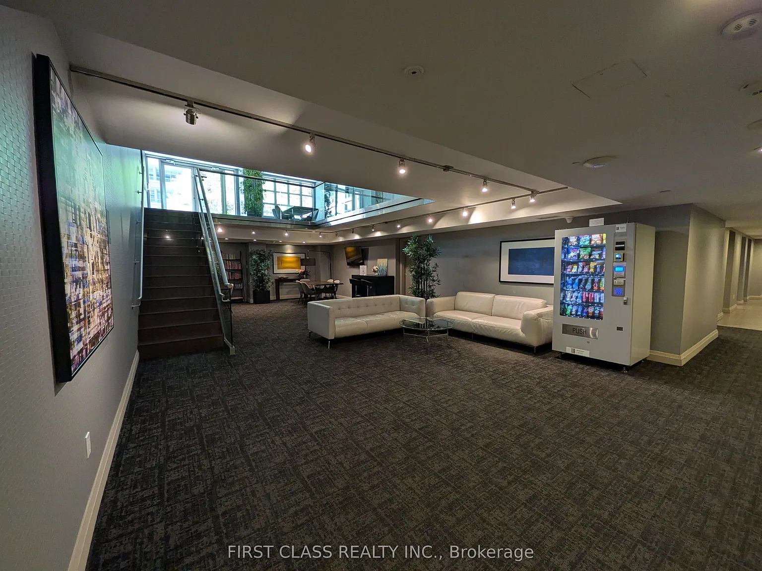 1 bed, $2,400 — Photo 2