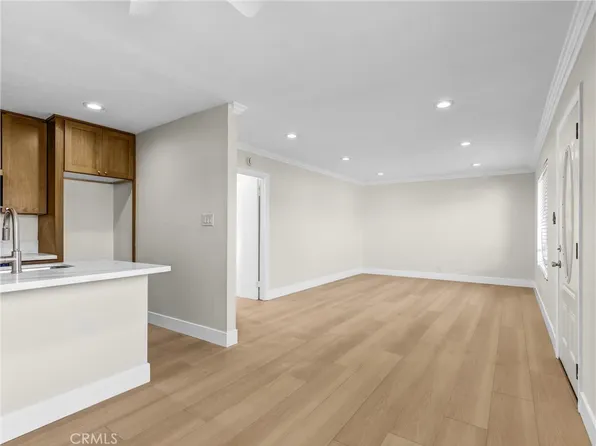 5530 Ackerfield Ave Unit 210, Long Beach, CA 90805