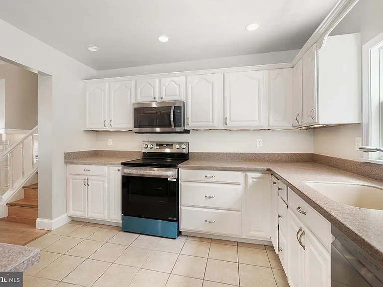 15950 Alameda Dr — Photo 6