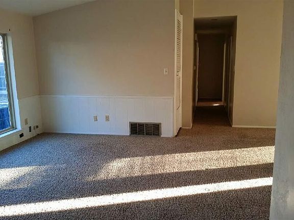 3rd image of 3413 Teckla Blvd