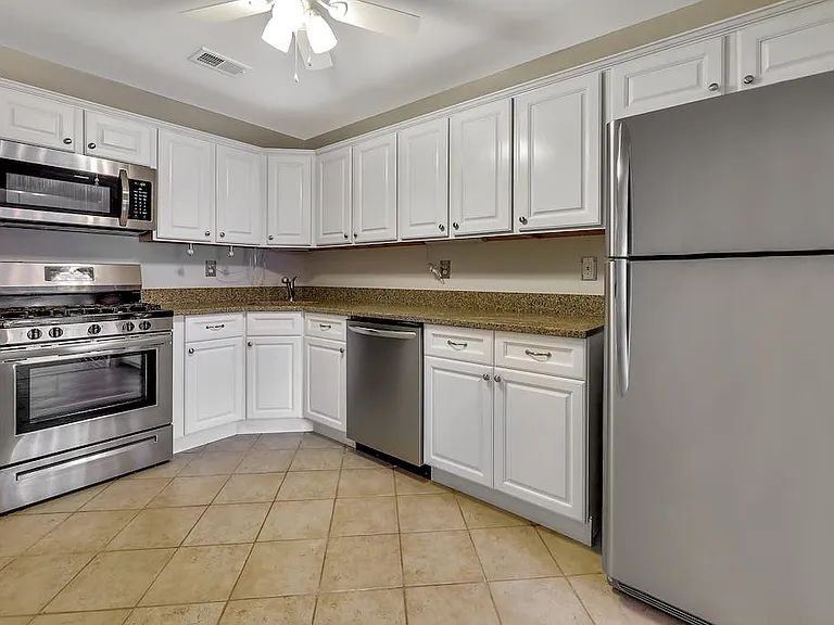 1015 Cumberland Ct — Photo 12