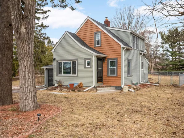 784 McKnight Rd N, Maplewood, MN 55119