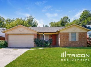 126 Tharp St, Arlington, TX 76010