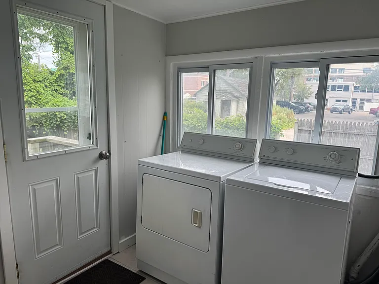 415 E State St — Photo 13