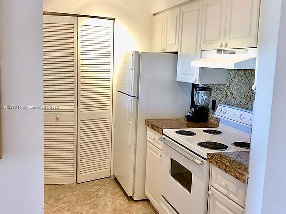 4th image of 19601 E Country Club Dr #7605