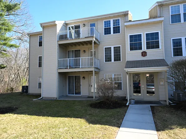 11 Thoreau Ct APT 8, Natick, MA 01760