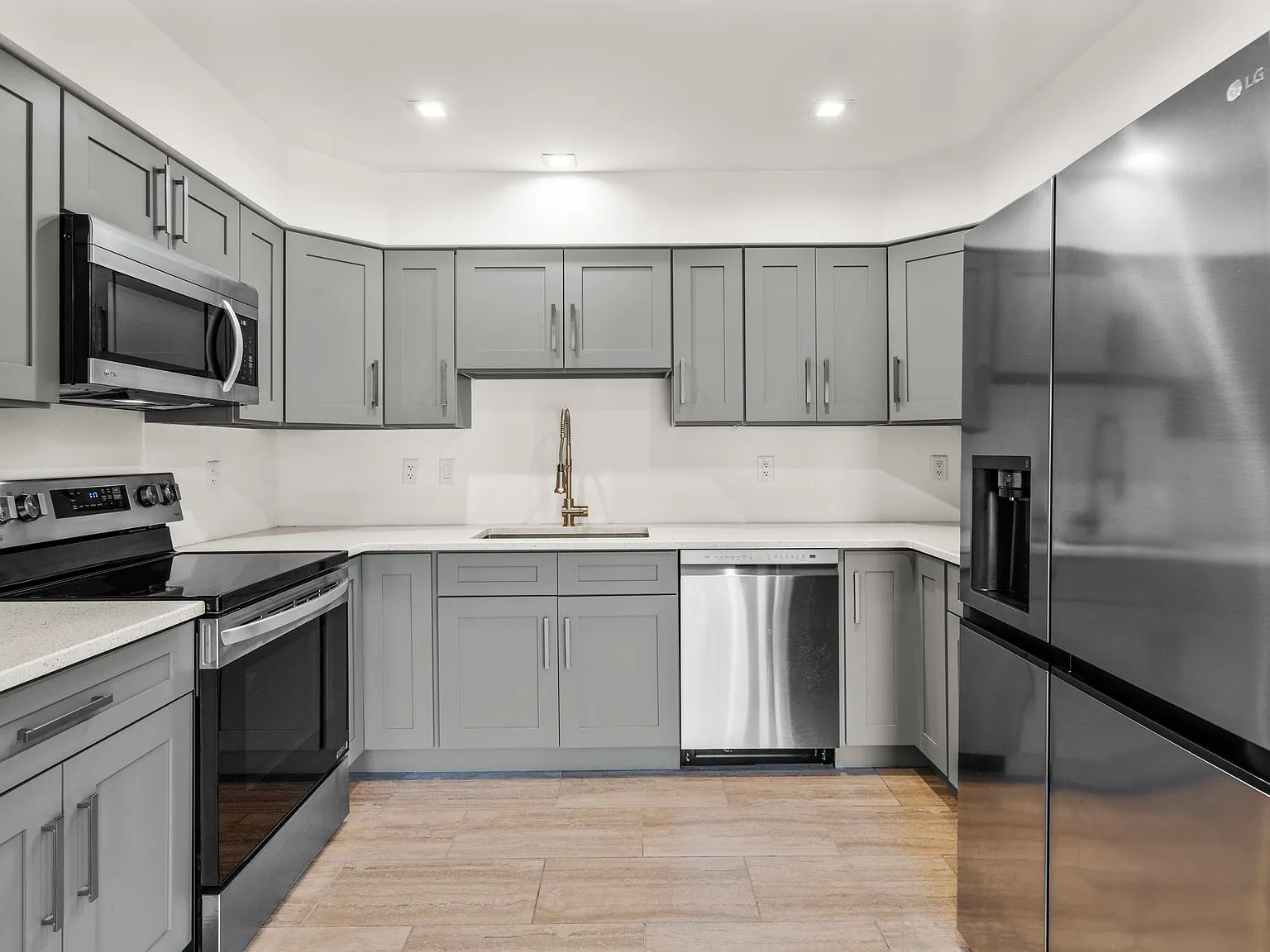 2 bed, 950 sqft, $2,850 — Photo 4