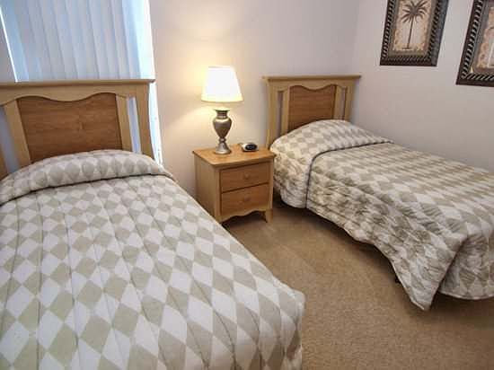 HG4P240K-Twin-Bedroom-2