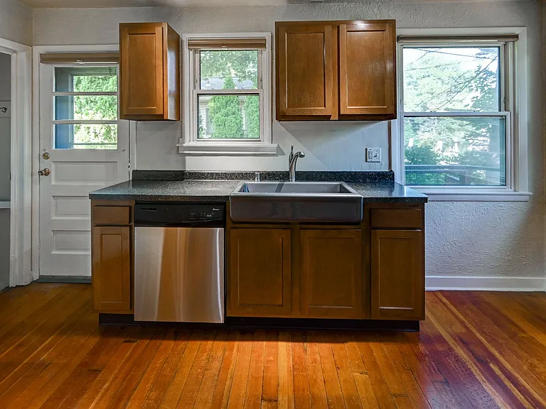 1404 Wyldhaven Ave — Photo 6