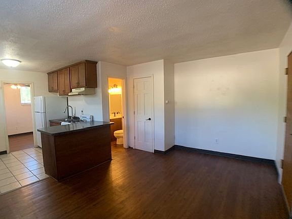 3rd image of 2633 Division St N Unit 1