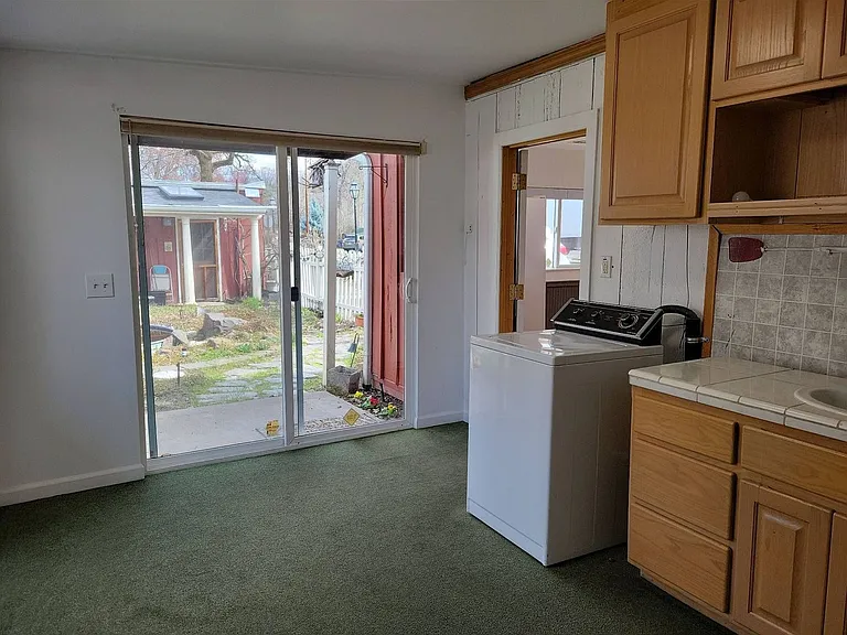225 E C St — Photo 7