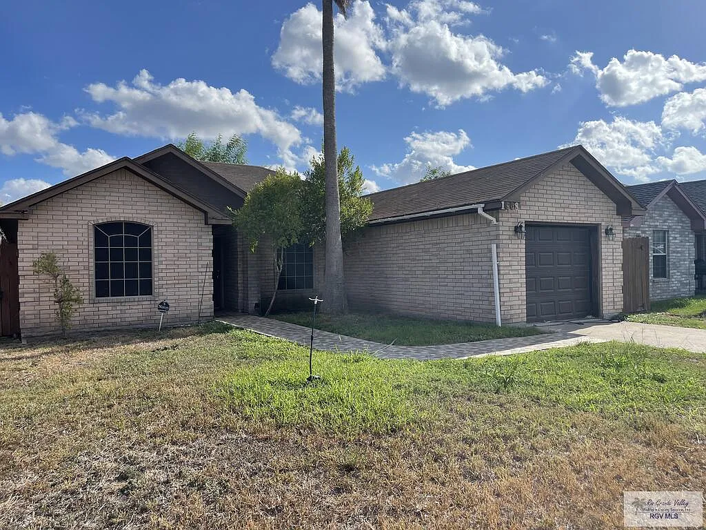 3 bed, 2.0 bath, 1219 sqft, $1,700 — Photo 4