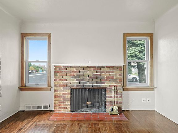 4th image of 1420 W Wellesley Ave