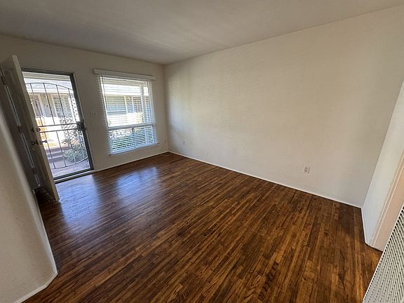 3rd image of 1801-15 Cable St #1805