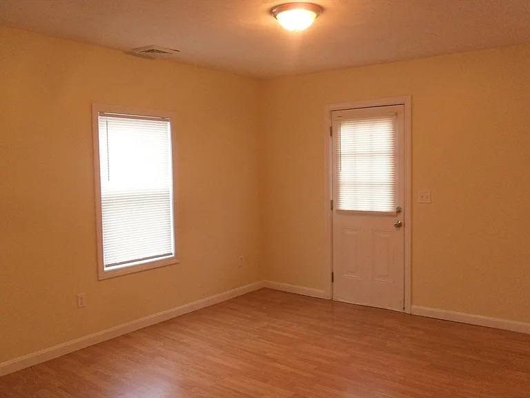 848 Waverly St #4 — Photo 10