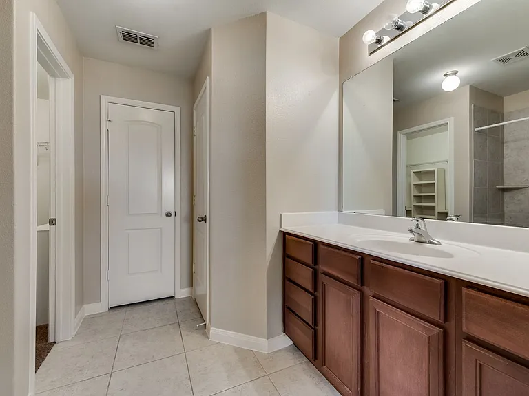 2106 Bluebell Dr — Photo 9