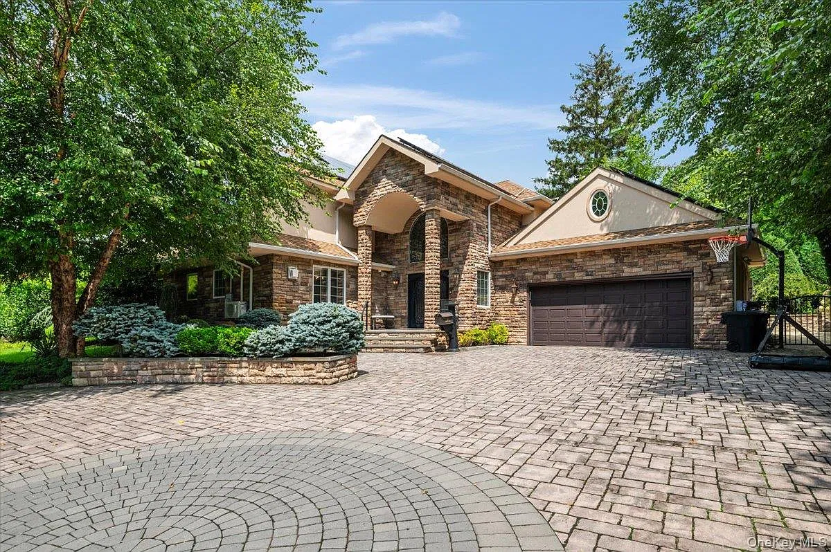 8 bed, 7.0 bath, 5133 sqft, $30,000 — Photo 1