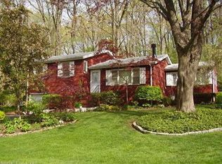 15 Woodvale Rd, Branford, CT 06405