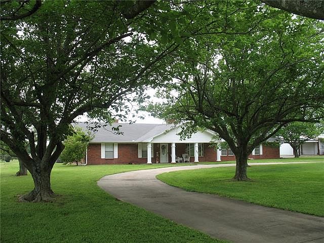 1st image of 687 W Fm 1753
