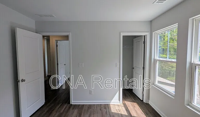 2367 Summit Ave — Photo 20