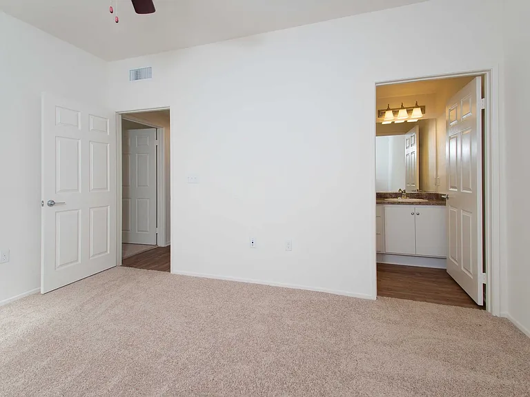 Avila Apartment Homes — Photo 53