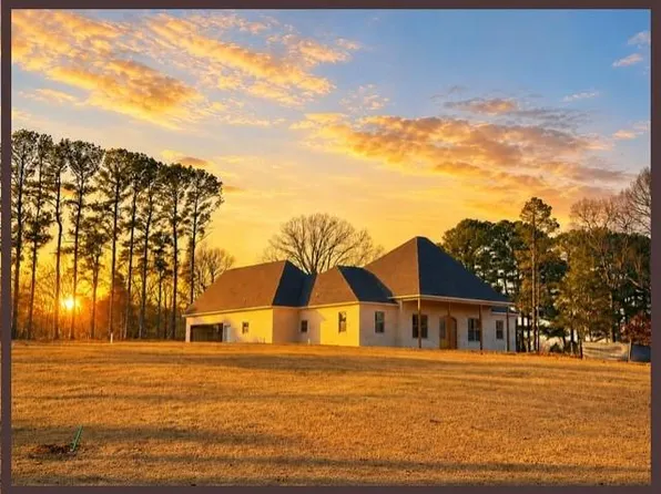 209 Dogwood Ln, Batesville, MS 38606