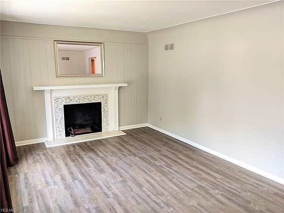 2nd image of 3935 Chaucer Ln