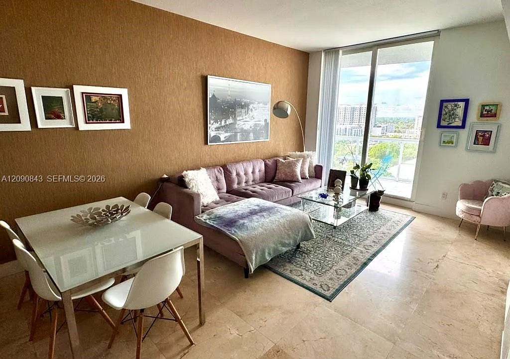 Strada 315 Condo — Photo 4