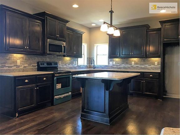 Custom Cabinets...Stainless Steel Appliances