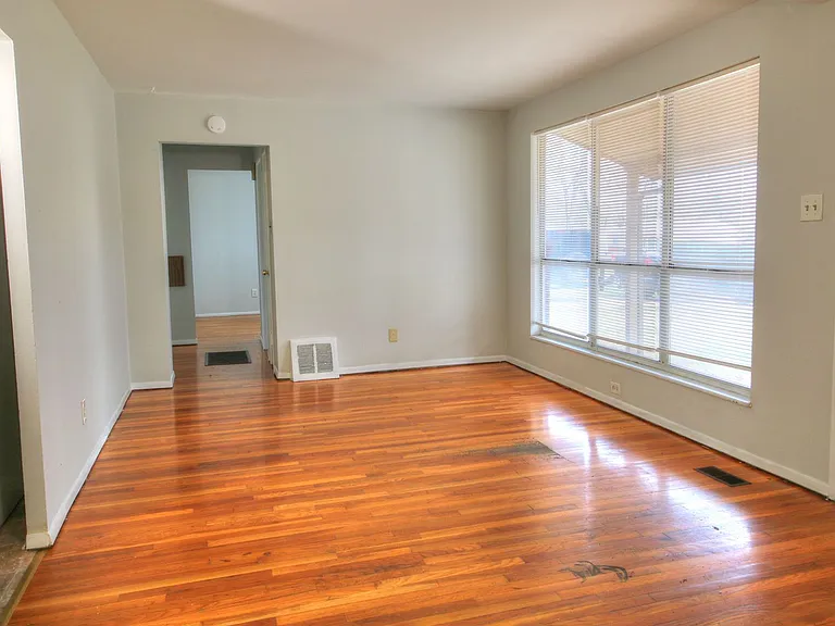 105 Clearview Dr — Photo 3