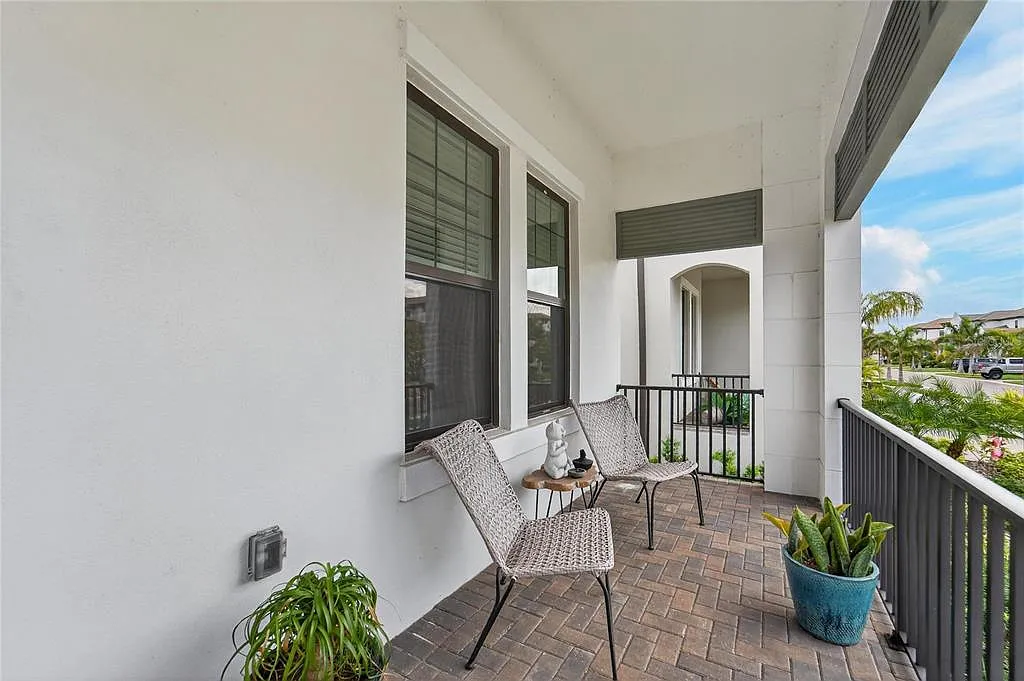 3 bed, 2.5 bath, 1985 sqft, $3,500 — Photo 4