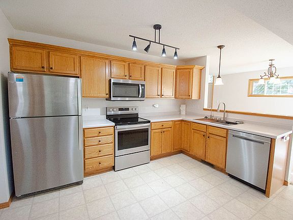 5th image of 1354 Arthur Ln NW