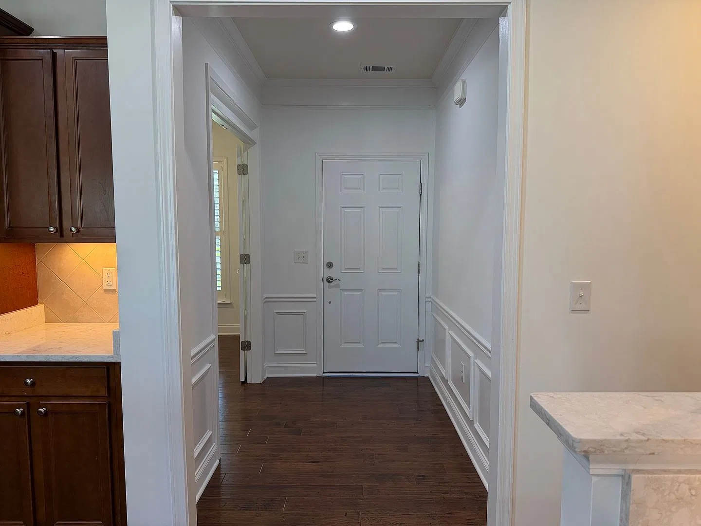 Spacious 3Bed/3Bath with Loft, Office and Screened Patio! *Sun City* — Photo 4