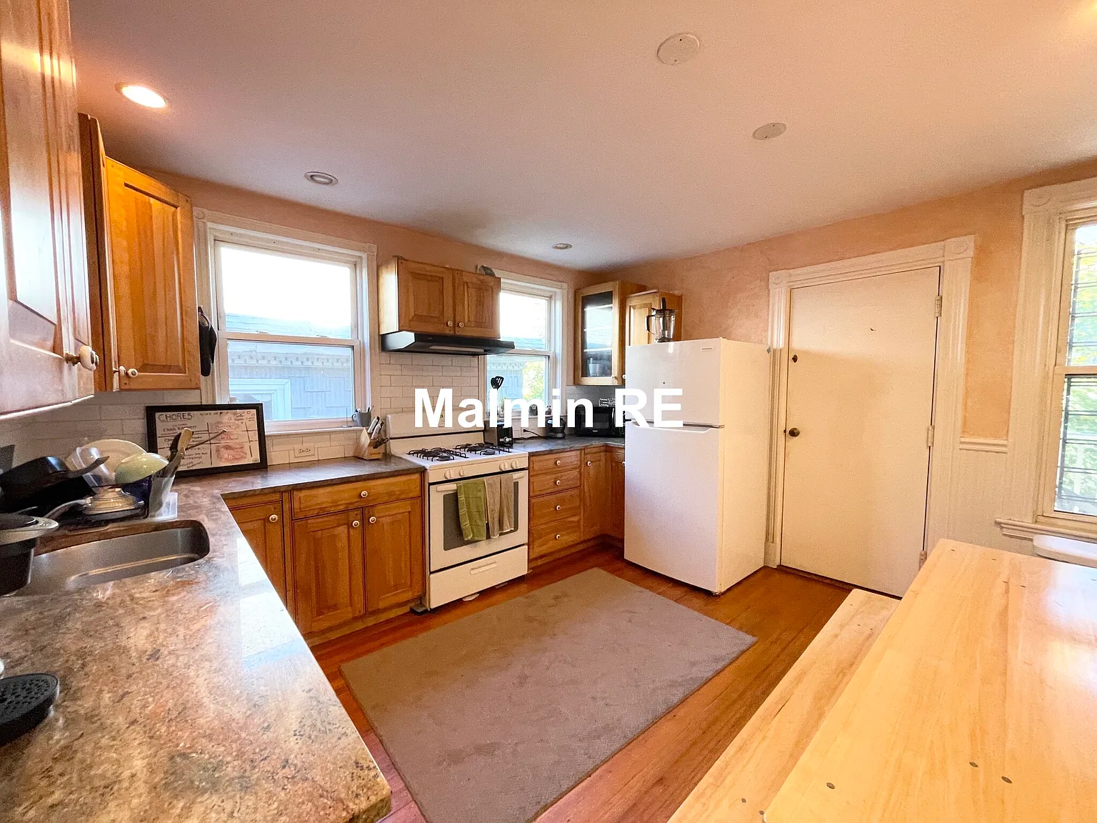 4 bed, 9999 sqft, $5,700 — Photo 2
